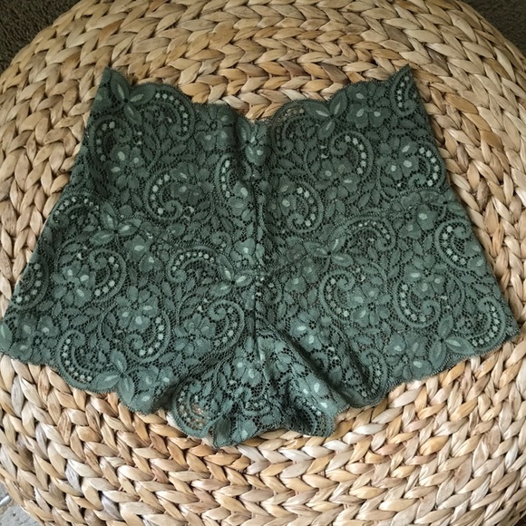 BUNDLE OF 5 SHORTY. - Picture 3 of 8